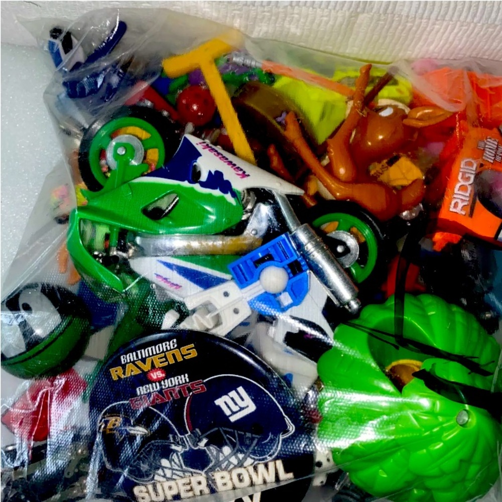 Assorted Kids Toy bag random 1990 Collectable 20 toys in bag